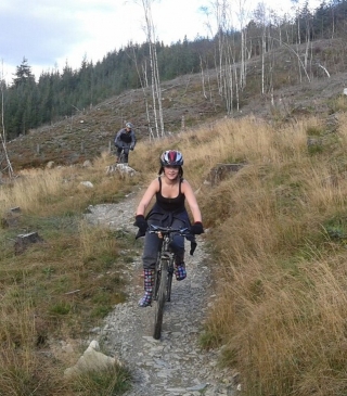  Ciclismo de cerro fuera de los caminos trillados 